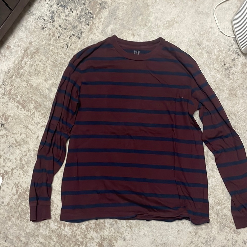 Maroon and navy gap shirt